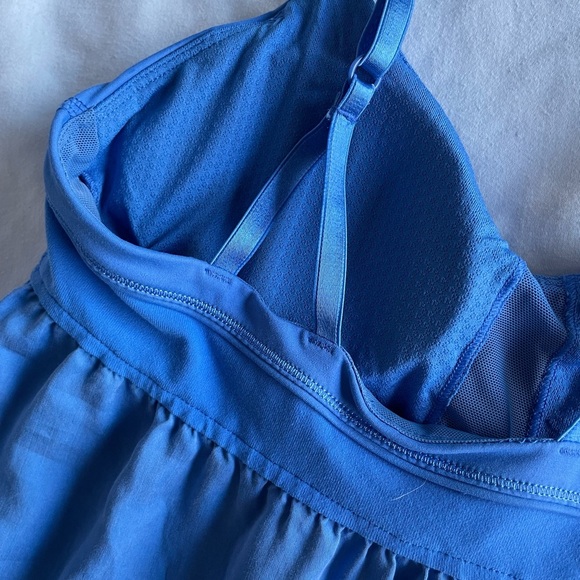 Lululemon size 2 babydoll tank top with adjustable straps and removable cups - Picture 6 of 8